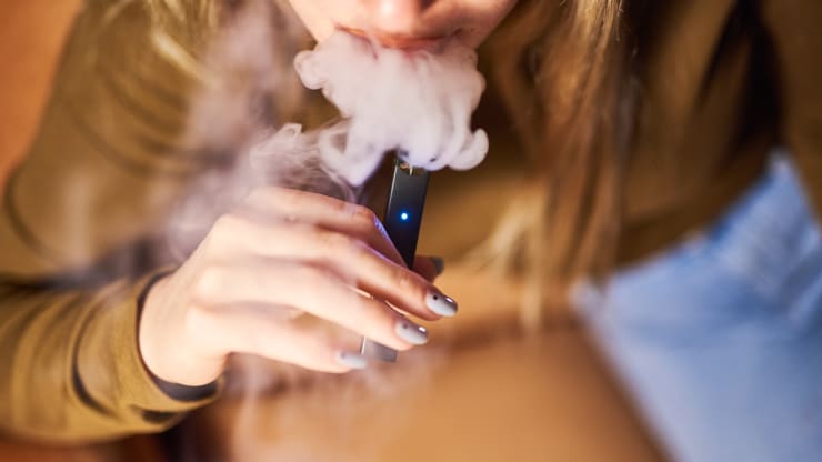 Photo+depiction+of+teenage+e-cigarette+usage.+Gabby+Jones+%7C+Bloomberg+%7C+Getty+Images