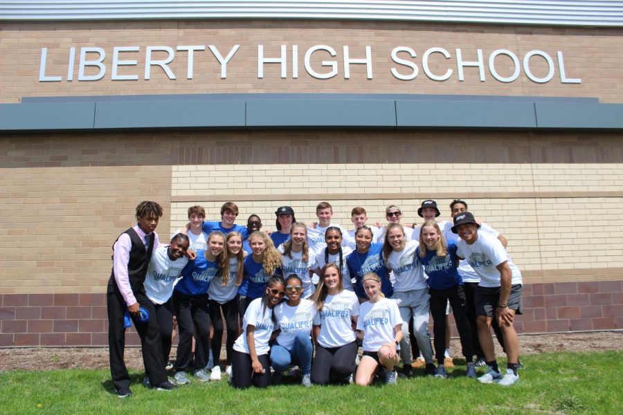 The boys and girls who qualified for the Drake Relays pose for a picture before they leave for the blue oval. 
