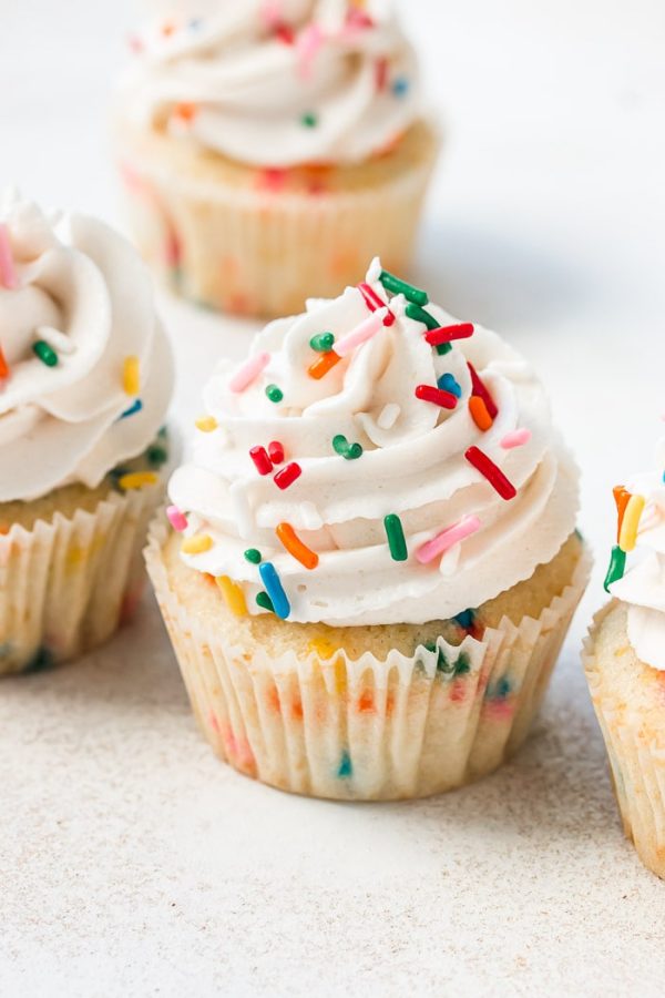 This issue of Rosies Reviews focuses on the best cupcake and frosting combination.