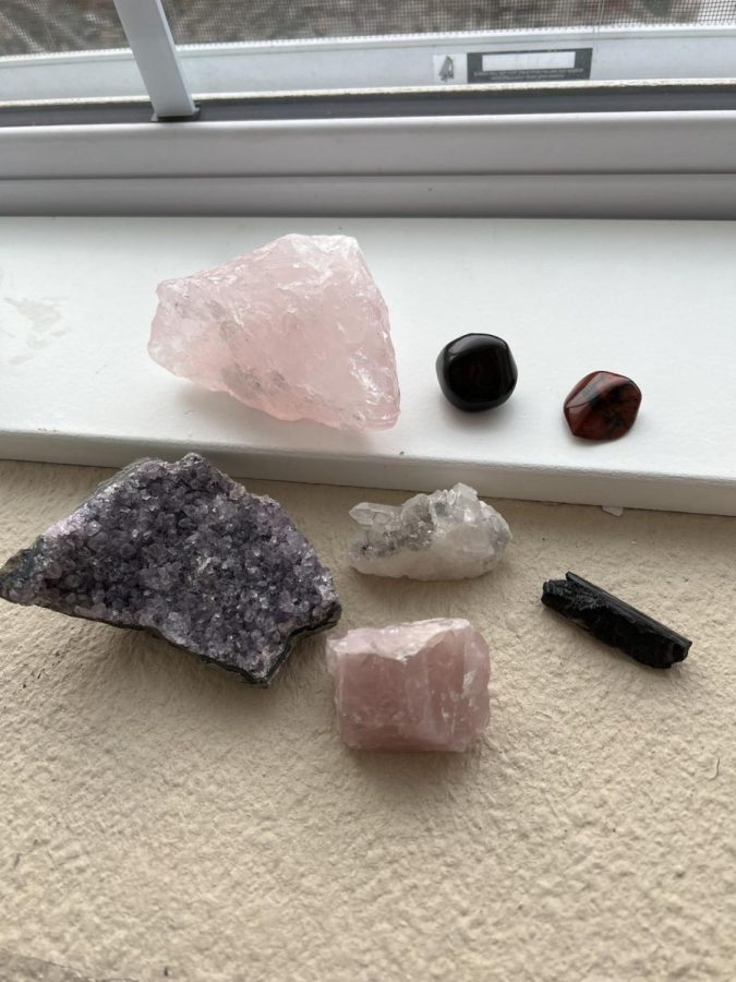 Jordyn Smiths crystals that she uses to practice spirituality on a daily basis.