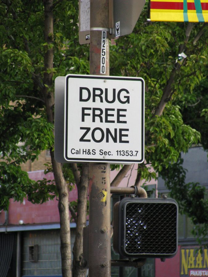 A street sign stating Drug Free Zone in California. (Creative Commons Image)