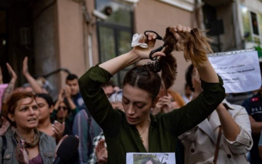 Iranian+woman+cuts+her+hair+as+an+act+of+protest+for+Mahsa+Amini.
