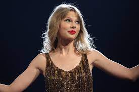 Taylor Swift https://upload.wikimedia.org/wikipedia/commons/7/7f/Taylor_Swift_%286966830273%29.jpg (CC BY 4.0)