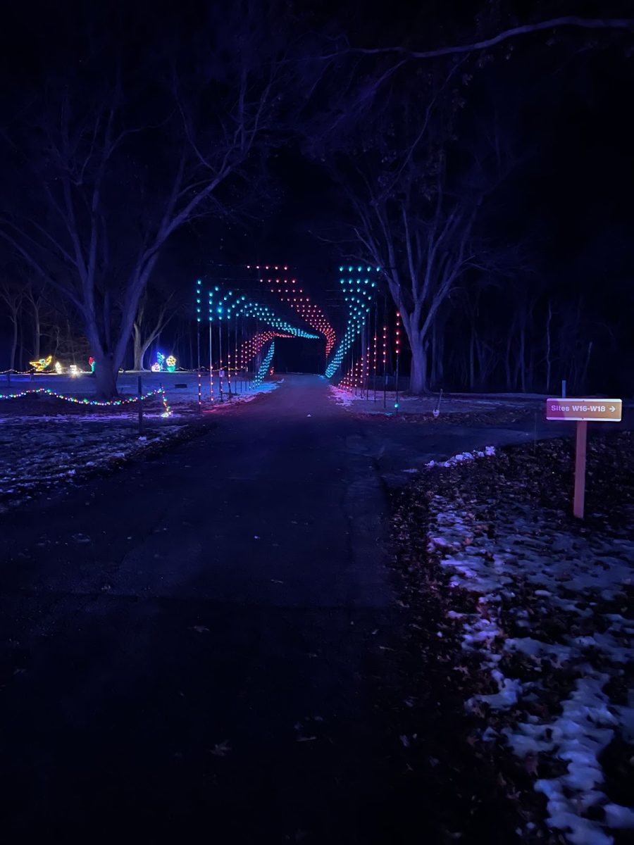 Holiday Lights at the Lake is open Thanksgiving through New Years, 5:30pm - 8:30pm Sunday-Thursday, 5pm-9pm Friday & Saturday.